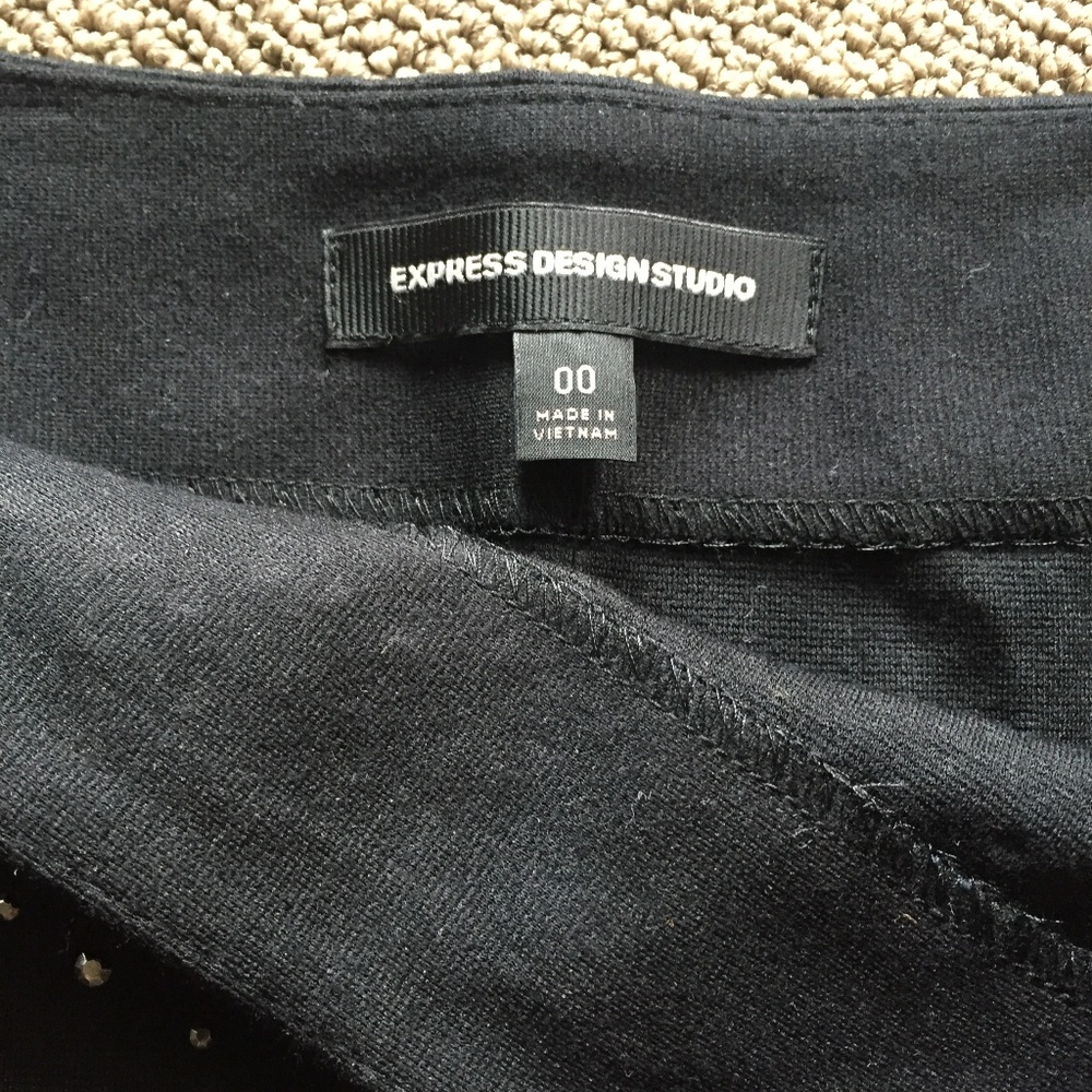 🌸OFFERS!!🌸 BRAND NEW Express Mini Skirt - Picture 4 of 4